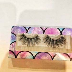 Dramatic Cross Lashes